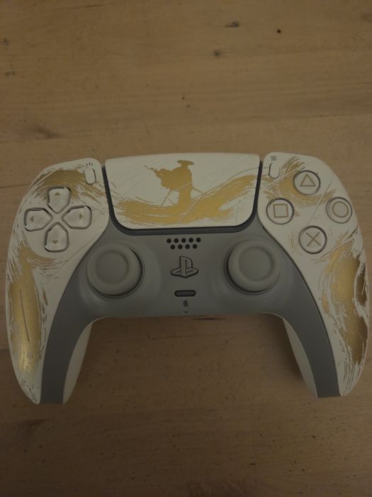 Vendo ps5 slim com 4 jogos e 1 comando , edição Ghost of Yotei