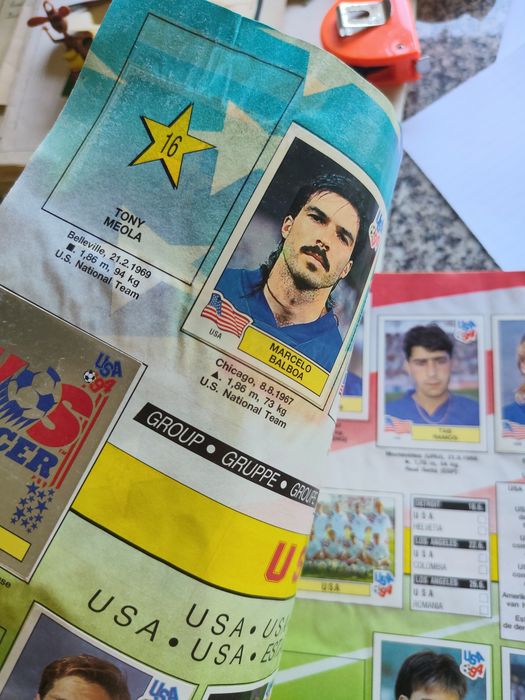Ler descrição! Caderneta tem cromo do MARADONA
