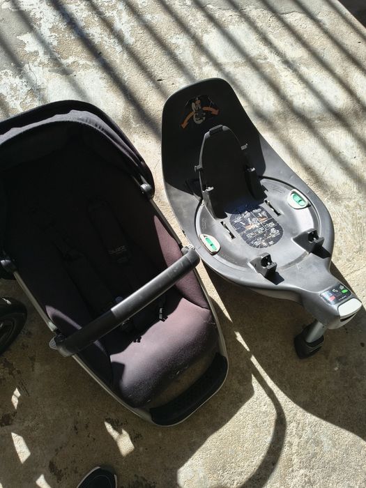 Carrinho Quinny e babycock Cybex com base