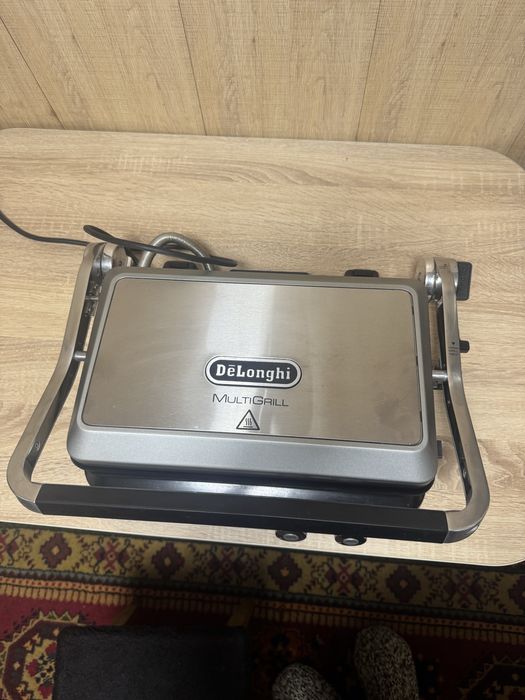 Гриль-барбекю електричний Delonghi