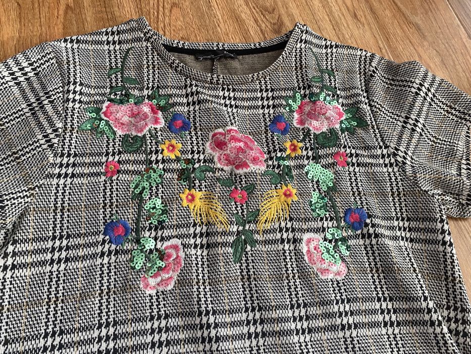 Sukienka w kratę i kwiaty Zara