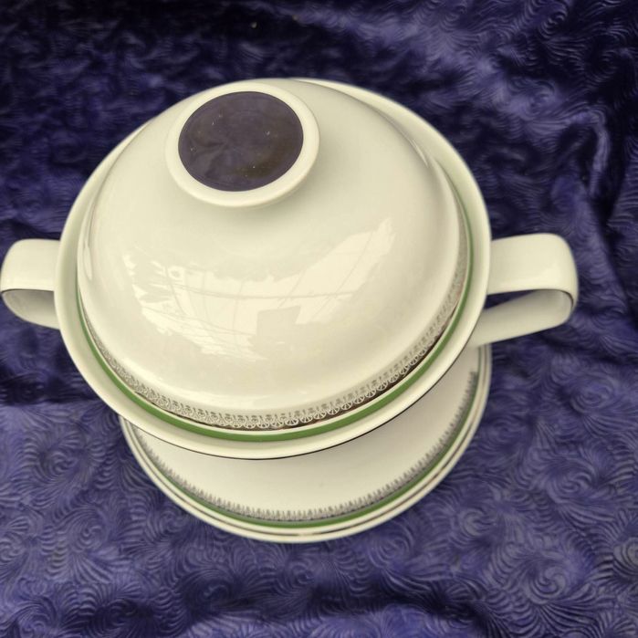 Waza ceramiczna z pokrywą