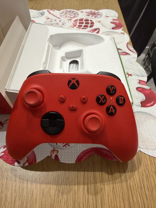 Kontroler Xbox - pulse red