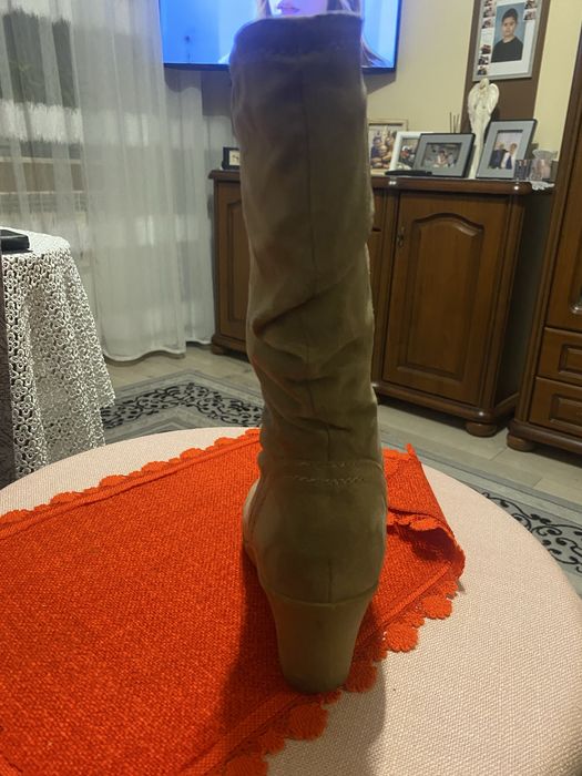 kozaki bezowe na koturnie