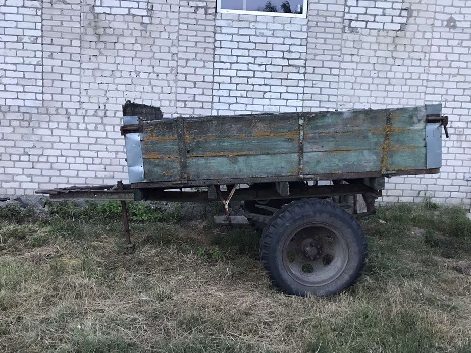 Прицеп тракторний одно- очний.
