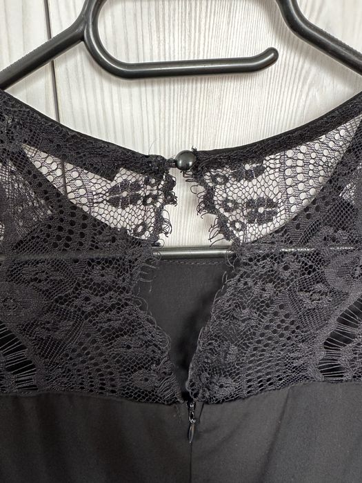 Krótki kombinezon z koronką