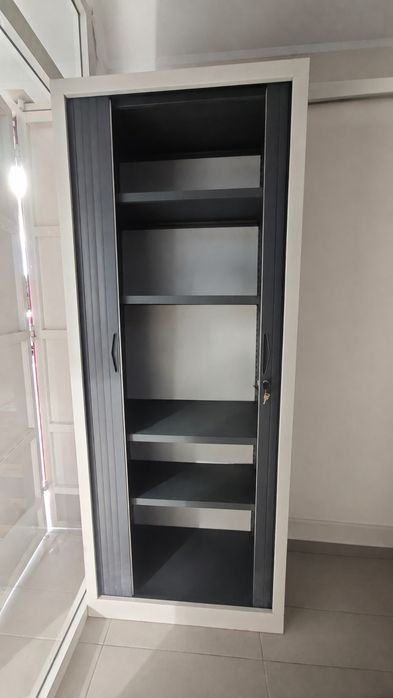 Armários de arrumação com portas de persiana