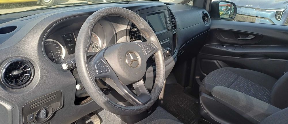 Wynajem Mercedes Vito, Bus 8-osobowy