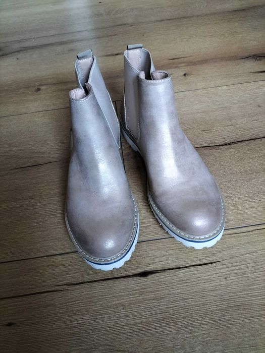 Beżowe półbuty damskie