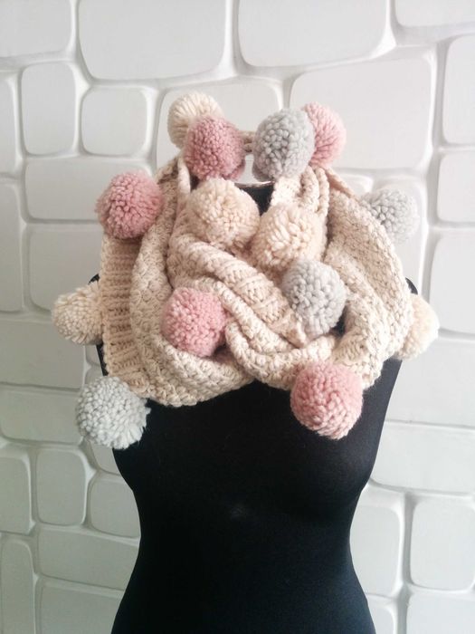 NOWY szalik z pomponami KOMIN