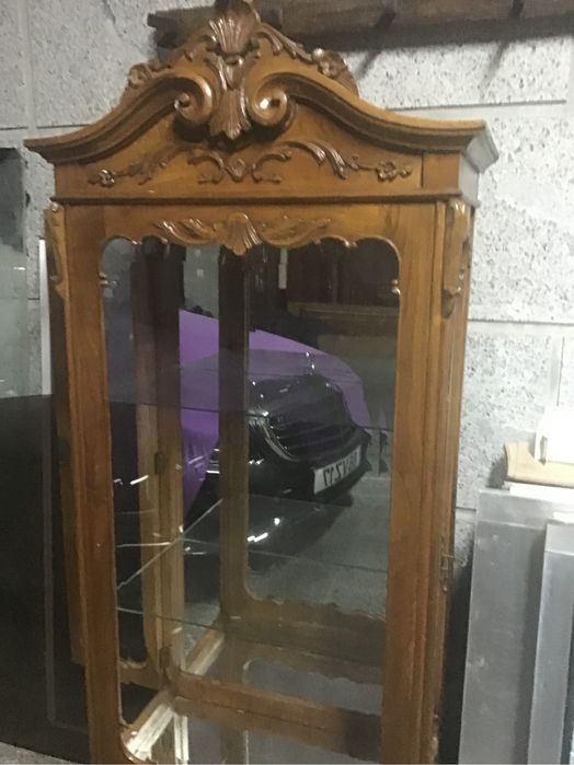 Vitrina muito antiga e linda e varios