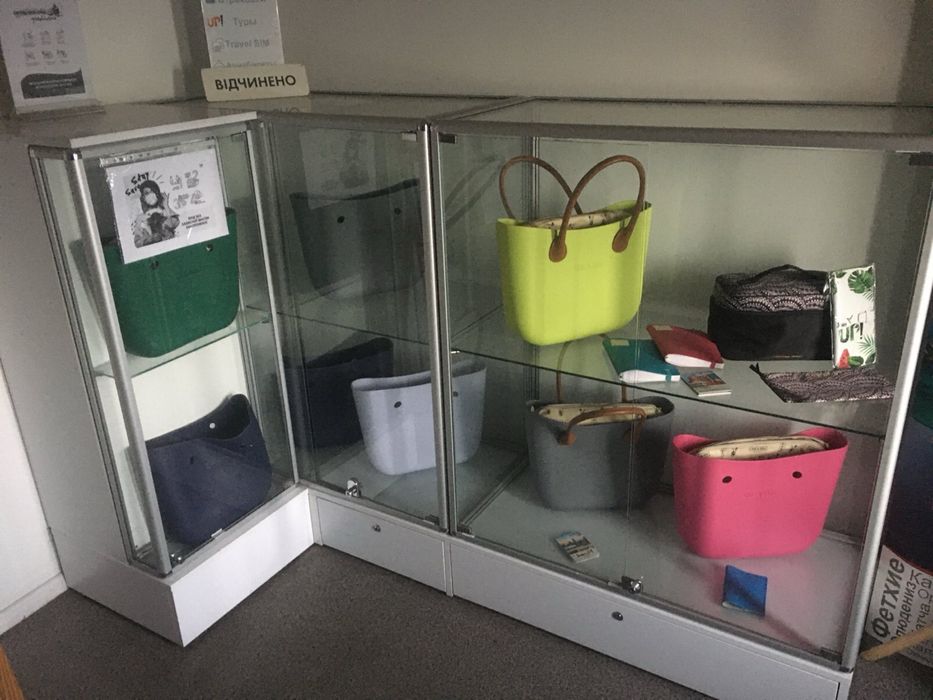 Продам б/у вітрину островок в ідеальному стані