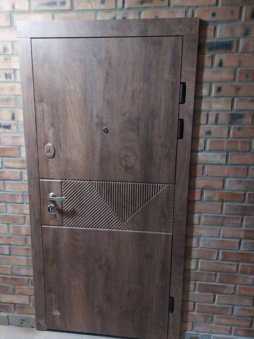 Дверь входная Элит класса в квартиру