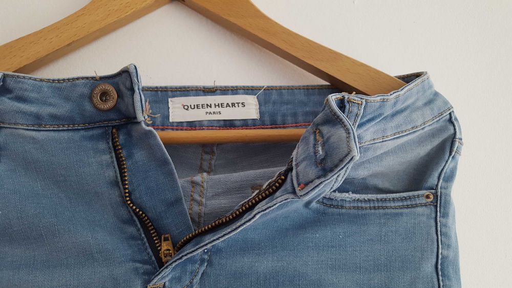 Spodnie dżinsowe jeans Queen Hearts Paris, M rozdarcia koraliki dżety