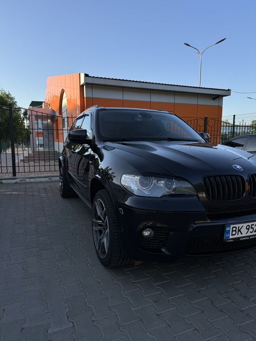 Продам Bmw x5 4.0d 2011