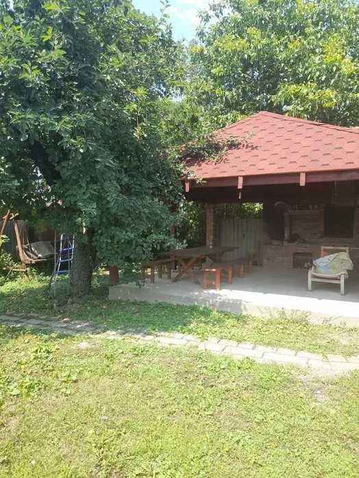 Продається будинок, що складається з 2 окремих квартир