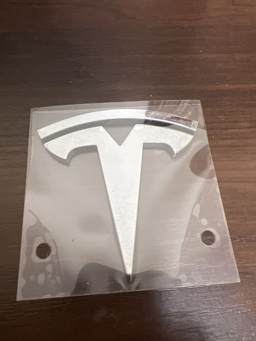 Логотип Капота Tesla T Logo Model S 3 X Y Plaid Тесла