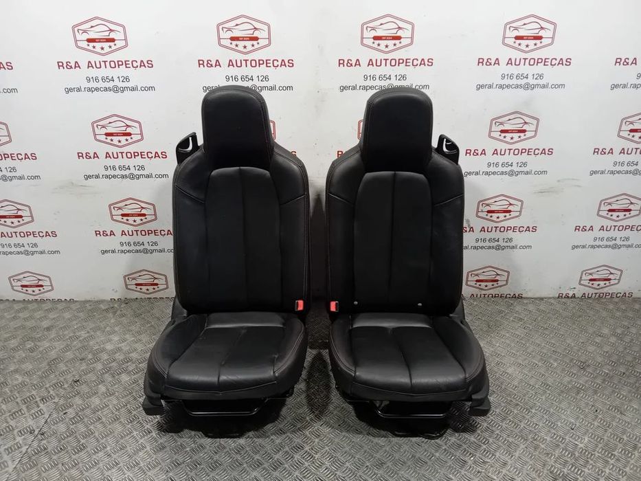 Conjunto de Bancos Mazda MX-5 NC em Pele Original