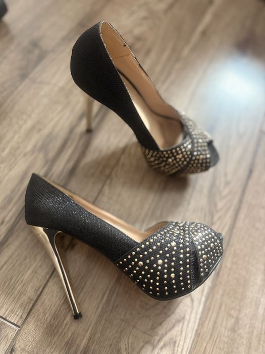 Szpilki 39 czarne/złote