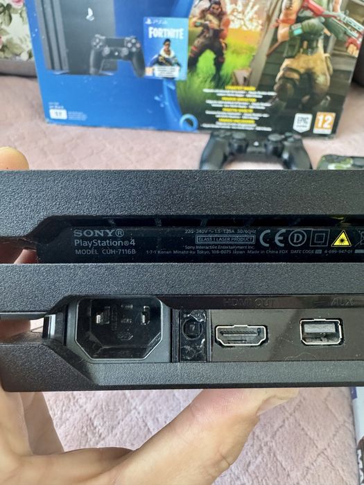 PS4 Pro 1tb, 3 джойстики + ігри на дисках
