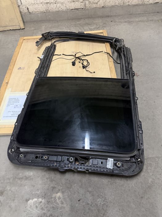 Продам скло на. Панорамний дах. Передне та задне