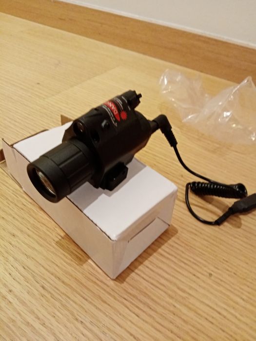 Mira laser com lanterna