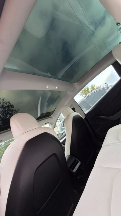 Tesla model 3 2021 року