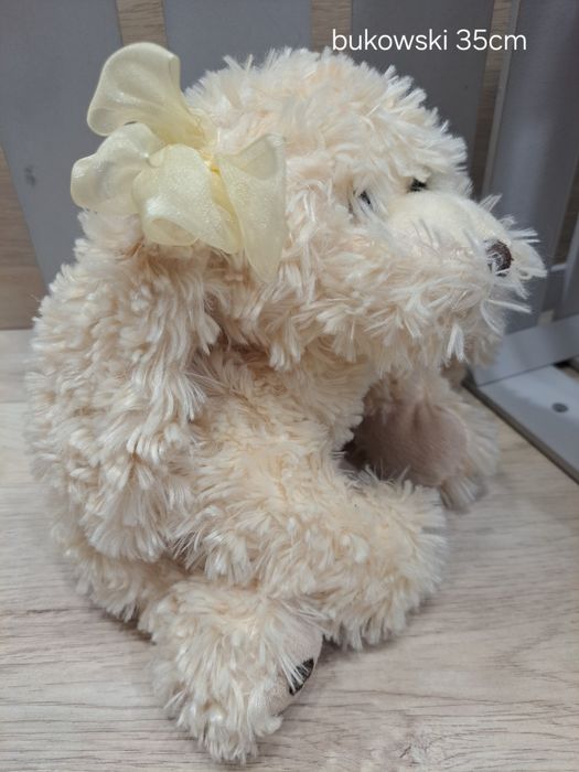 Mis bukowski piesek z kokarda kremowy