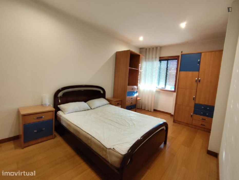 Quarto - localizado em Sé de Braga e São Lázaro Braga