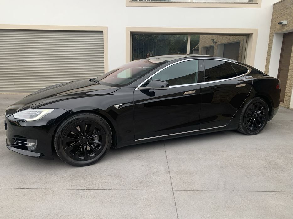 Tesla Model S 75