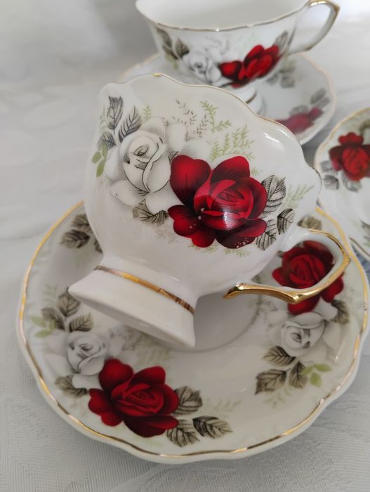 Filiżanka biała porcelana