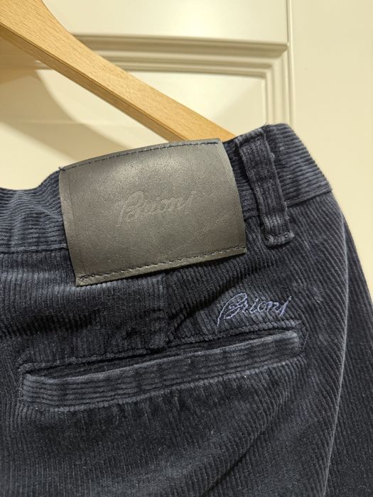 Чоловічі брюки Brioni.