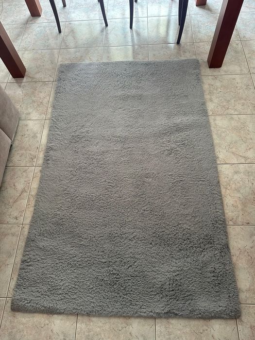 Vende-se tapete cinza