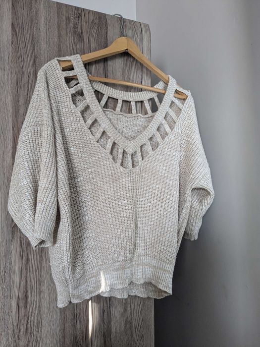 Sweter z dekoltem V