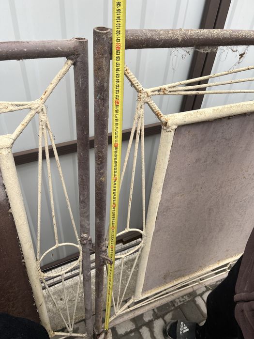 Ворота/брама/забор.