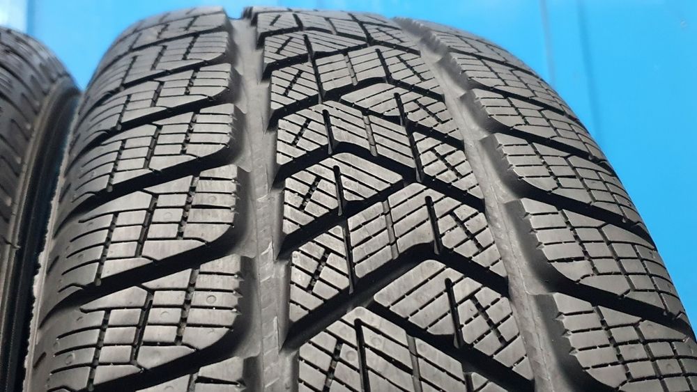 4 x 215/65 R17 Opony zimowe Pirelli ! Rok 2023