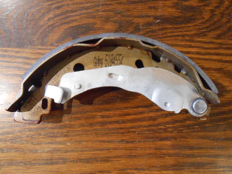 Peugeot 208 szczęki hamulcowe tył kpl nowe