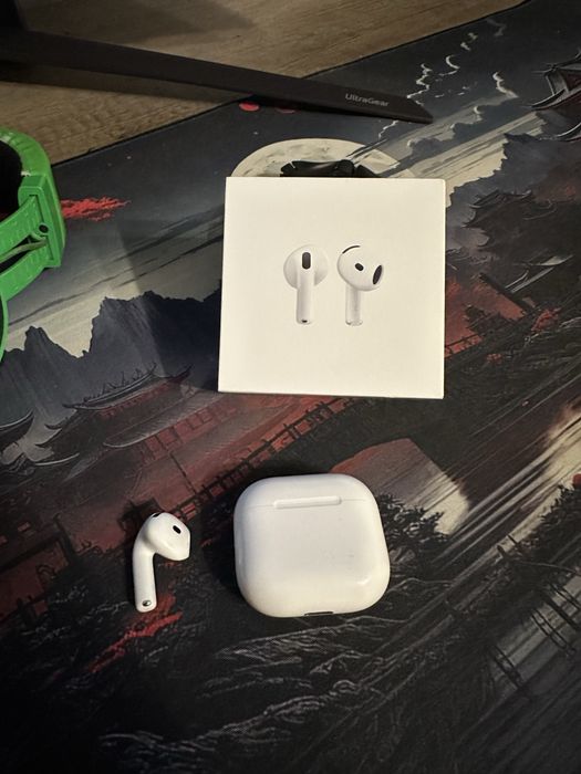 Lewy air pods 4 z etui ładującym