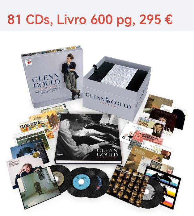 Caixas de CDs, DVDs e livros musicais