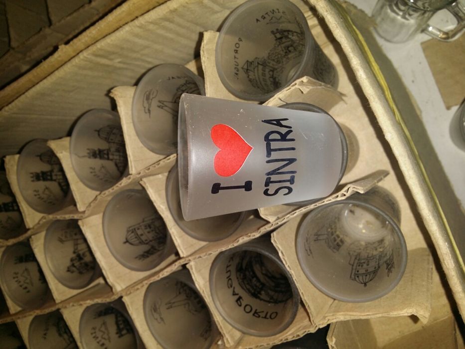 120 copos pequenos em vidro de sintra