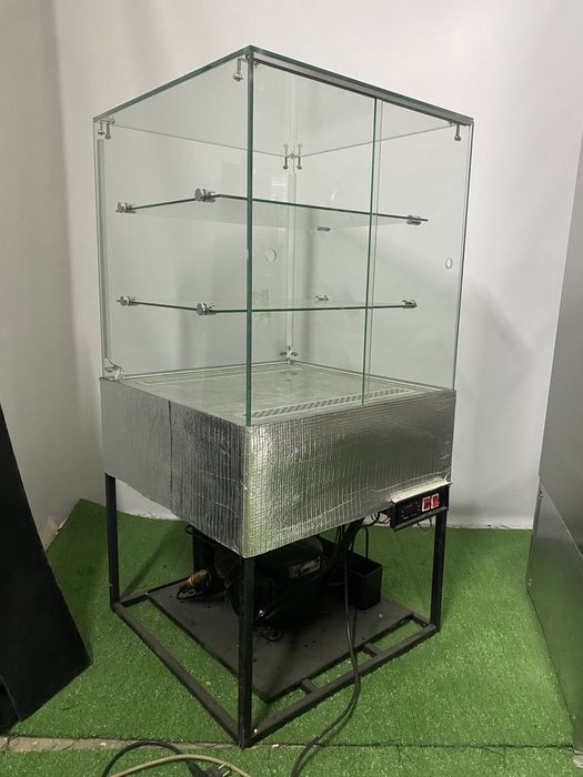 Холодильник витрина Вертикальный узкий холодильный шкаф Кондитерский к