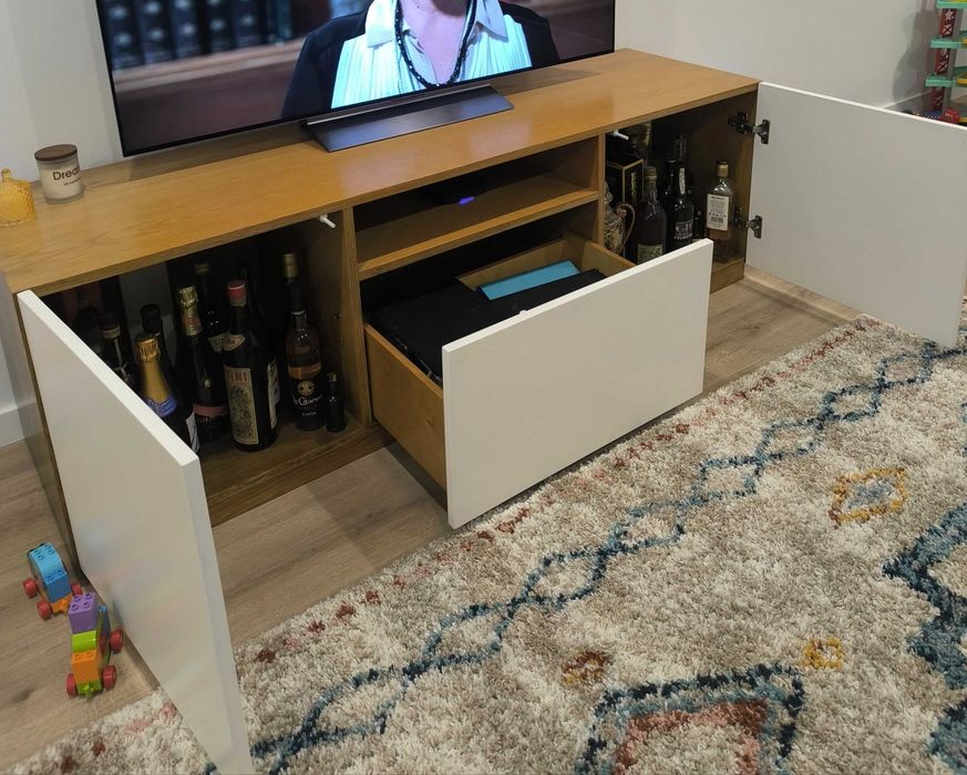 Móvel de TV em madeira