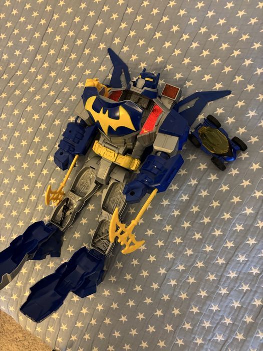 Transformer 40cm com peças e efeitos sonoros e luzes