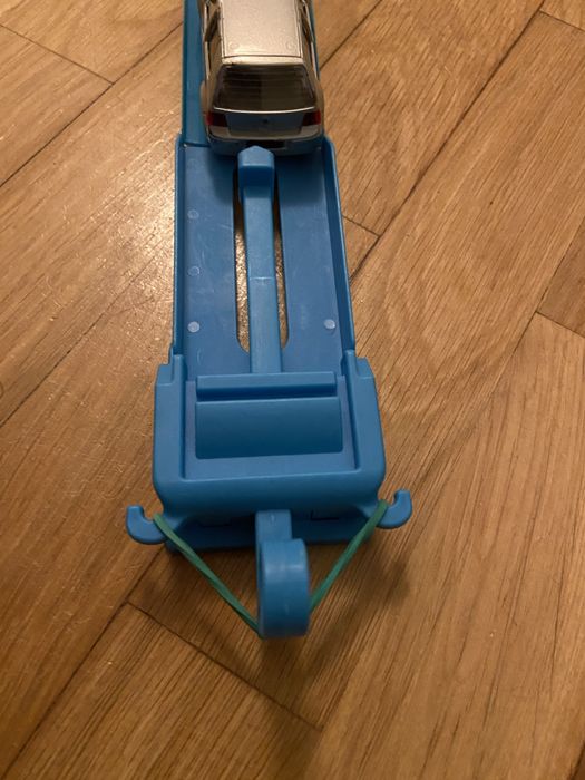 Pista burago com salto e mecanismo de disparo