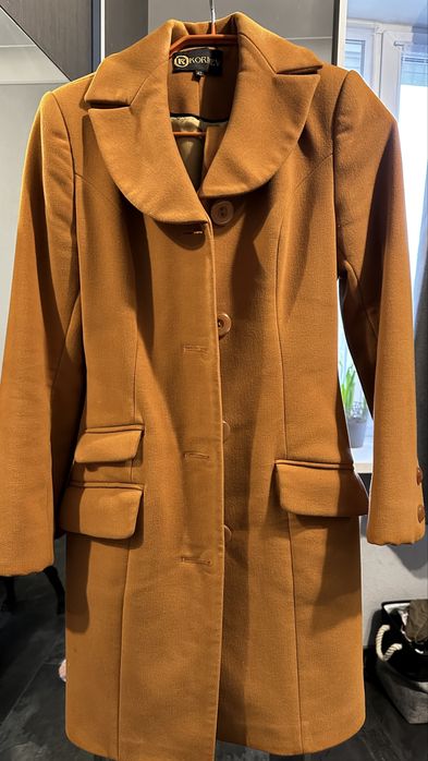 Пальто весняне віддам в гарні руки