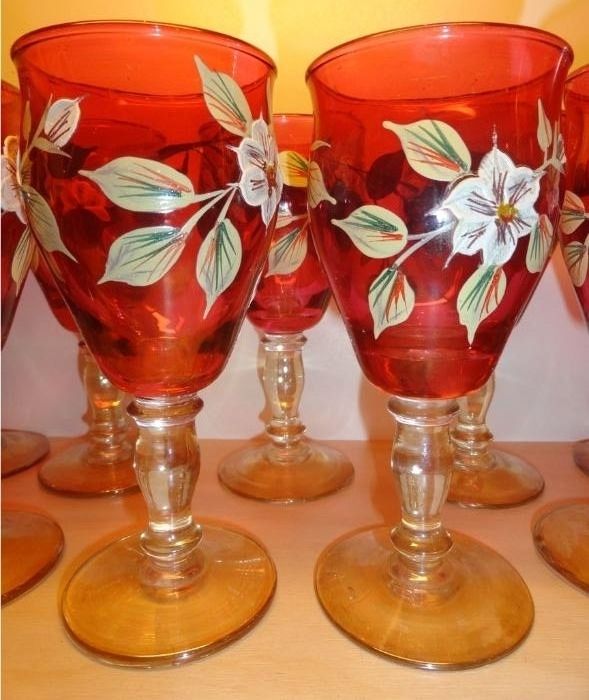 Продам сервиз из рубинового стекла