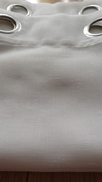 Firanki na przelotkach o strukturze deszczu w kolorze białym perłowym