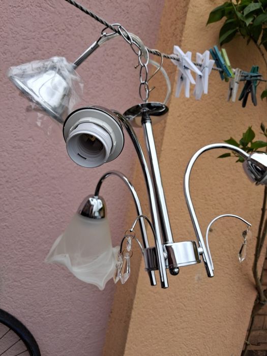 Sprzedam nowe zyrandole po likwidacji