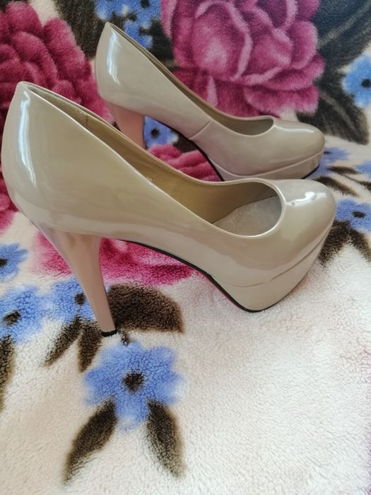 Sprzedam buty na platformie