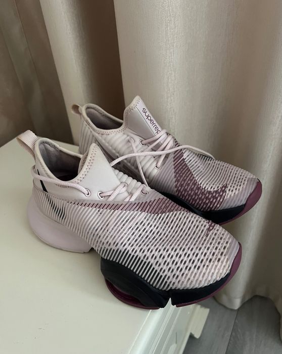 кросівки найк жіночі